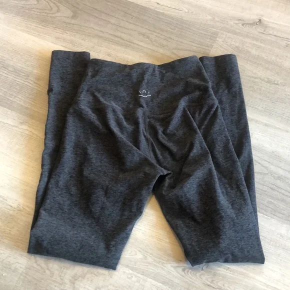 PURE BARRE BEYOND YOGA LEGGINGS SPACE GRAY - Picture 2 of 9